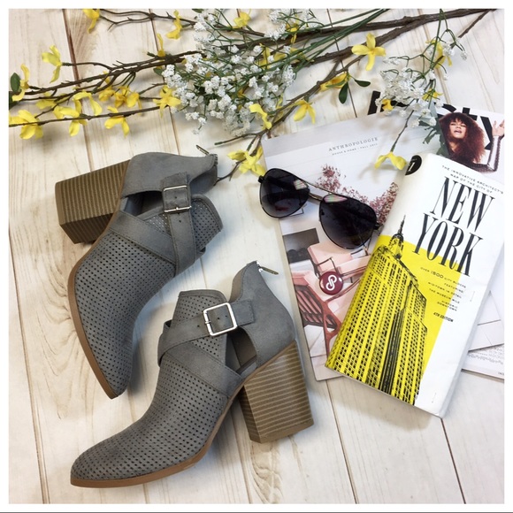 ❗️LAST PAIR❗️ Gray buckle bootie - Picture 2 of 5